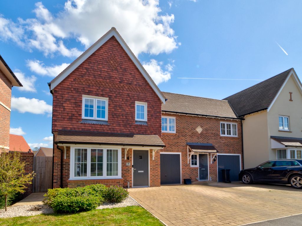 3 bed end terrace house for sale in Murano Drive, Chineham, Basingstoke