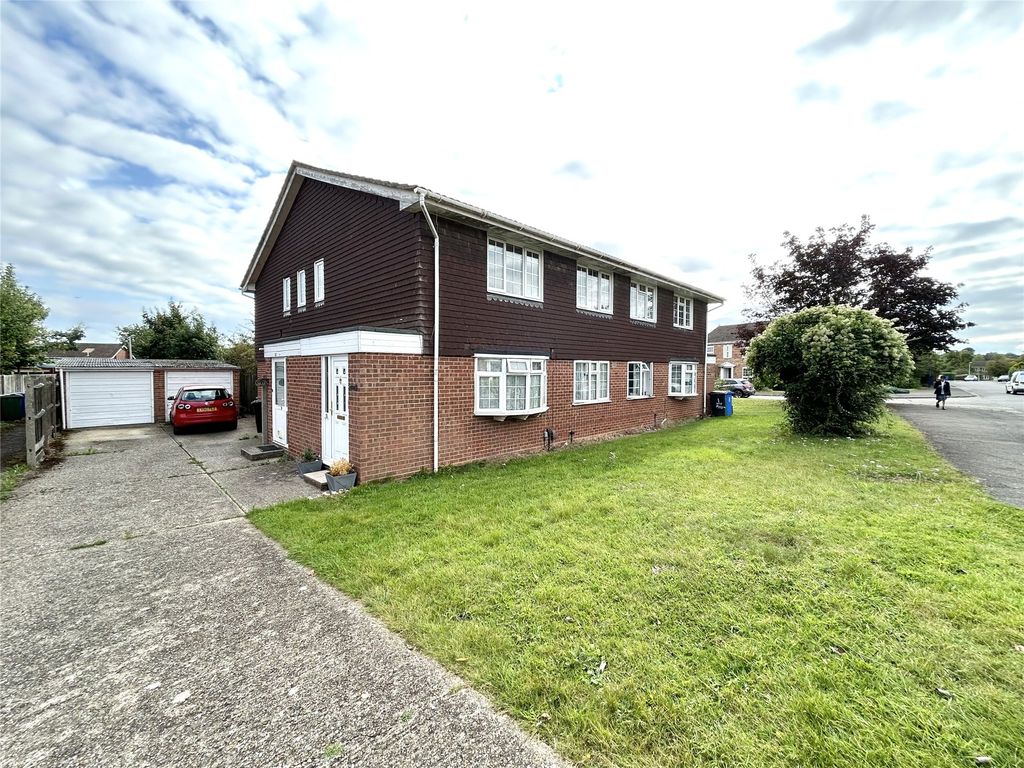 2 bed for sale in Cranbrook Drive, Maidenhead, Berkshire SL6