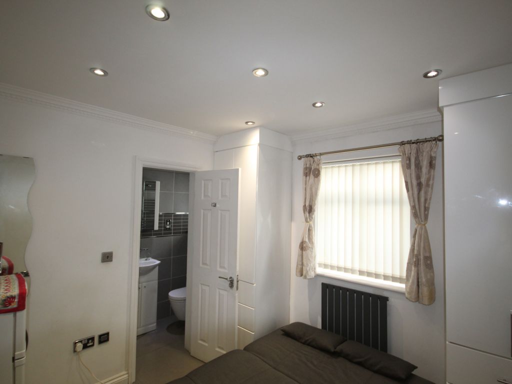 Studio to rent in Chaplin Road, Wembley HA0, £1,200 pcm Zoopla