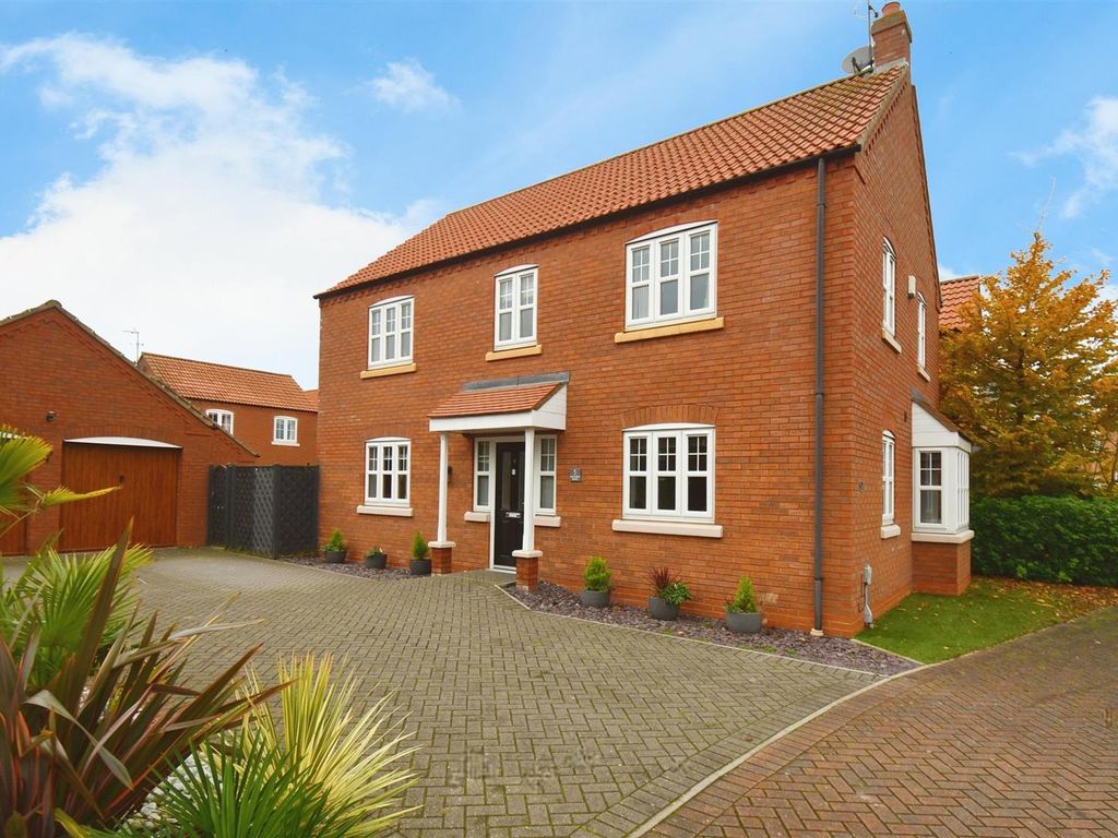 4 bed detached house for sale in Runnymede Avenue, Kingswood, Hull HU7