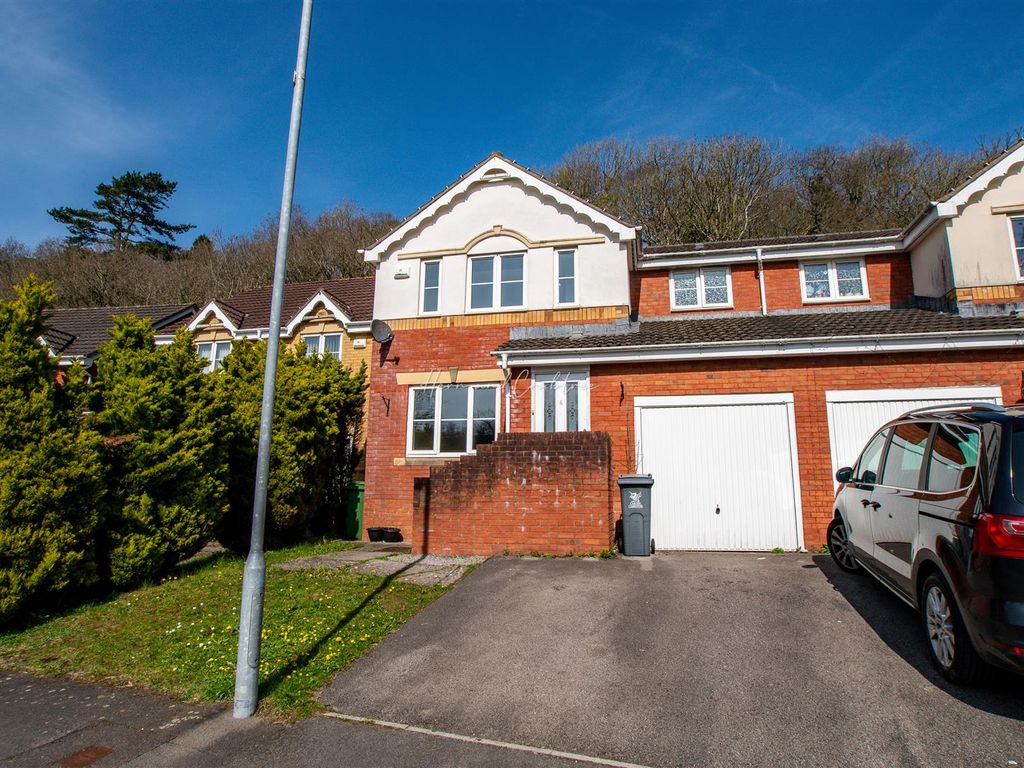 3 bed semidetached house for sale in Heritage Drive, Caerau, Cardiff