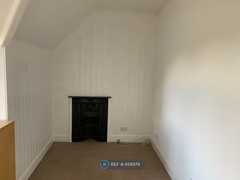 2 bed flat to rent in Box Ridge Avenue, Purley CR8 Zoopla