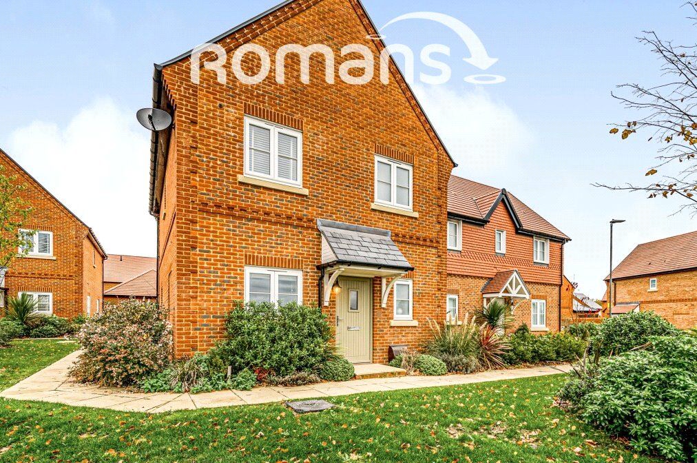 3 bed detached house for sale in Aspen Road, High HP10, £