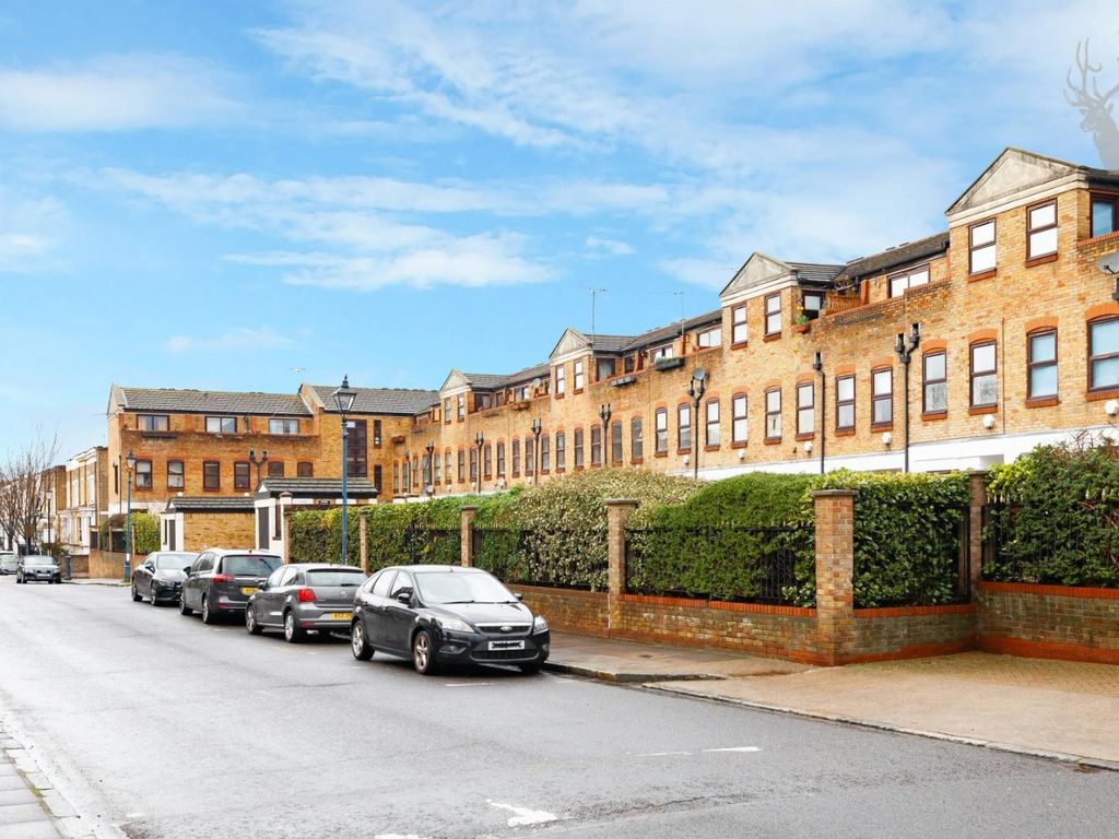 2 bed town house for sale in Malmesbury Road, London E3 Zoopla