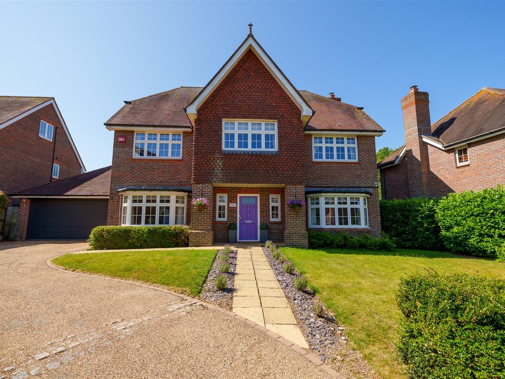 5 bed property for sale in Goddard Close, Guildford GU2, £1,200,000