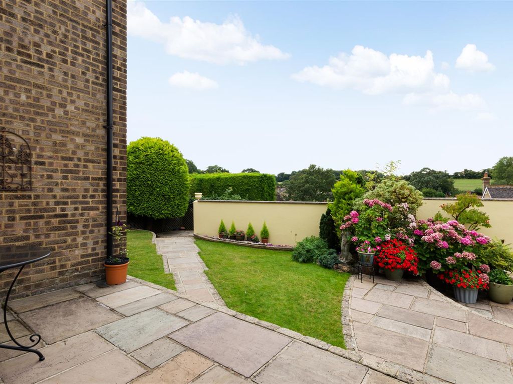 4 bed detached house for sale in Ringwood Avenue, Pratts Bottom