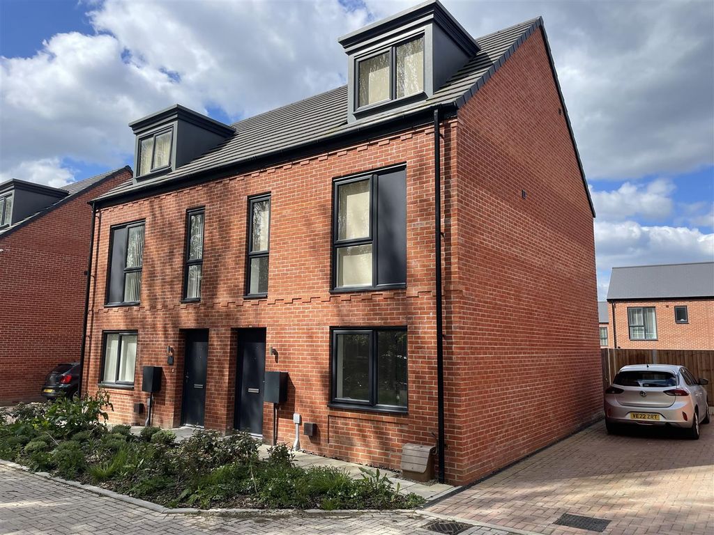 4 bed town house for sale in Williams Avenue, Stockport SK2 Zoopla
