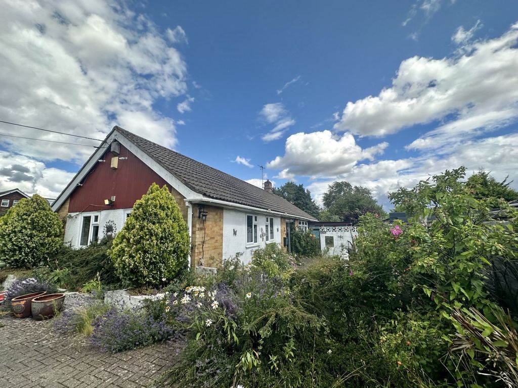 3 bed bungalow for sale in Roman Road, Basingstoke, Hampshire RG23 Zoopla