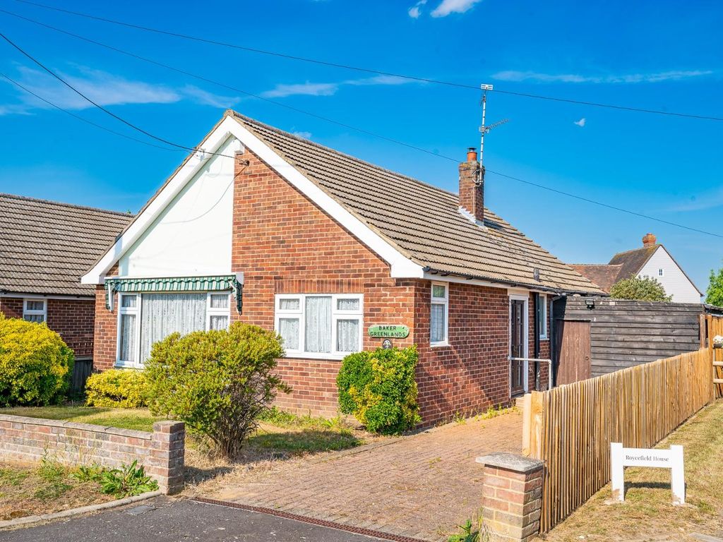 3 bed detached bungalow for sale in Clapton Hall Lane, Dunmow CM6 Zoopla