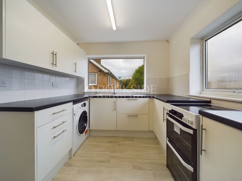 2 bed flat to rent in Wetheral Drive, Chatham ME5, £1,100 pcm Zoopla