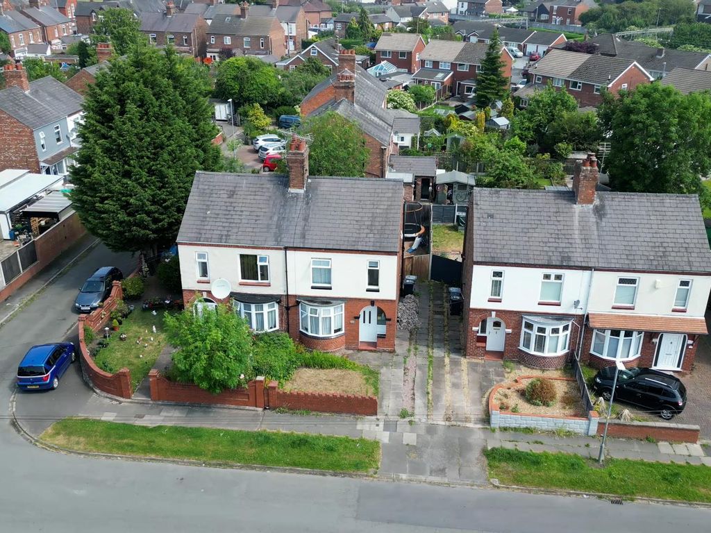 3 bed property for sale in Singleton Avenue, Crewe CW1, £180,000 Zoopla