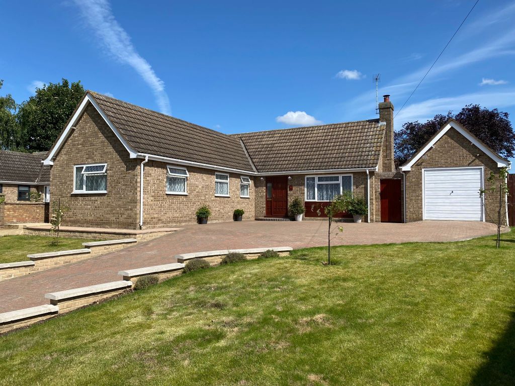 3 bed detached bungalow for sale in Middle Street, Farcet, Peterborough