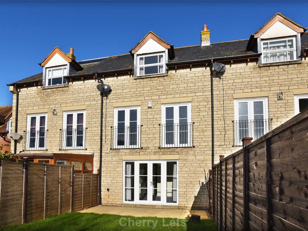 3 bed town house to rent in Lucerne Avenue, Bicester OX26, £1,495 pcm