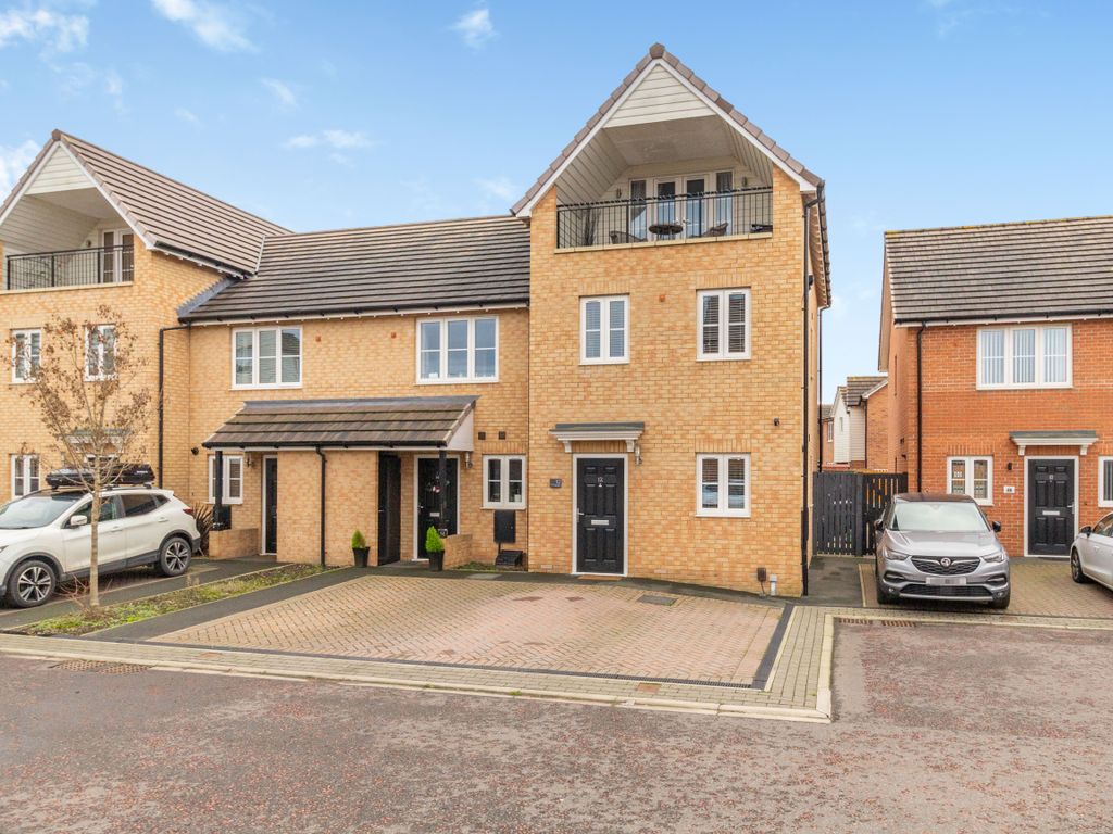 3 bed town house for sale in Park Way, Castleford, West Yorkshire WF10