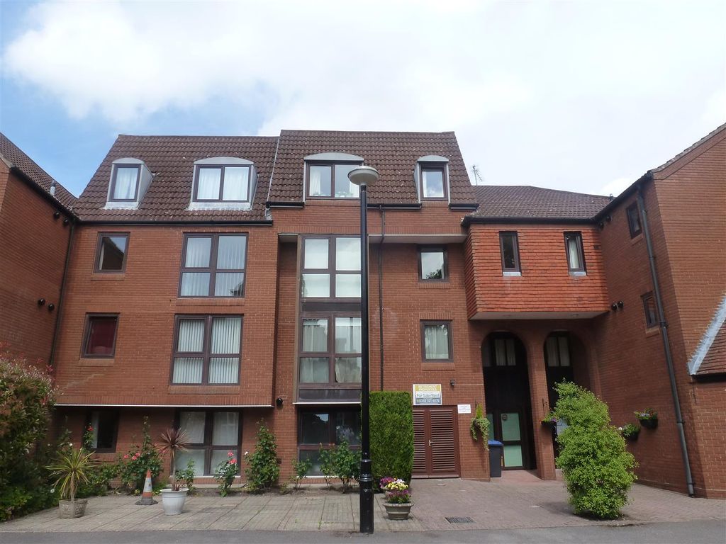 1 bed flat to rent in South Street, Farnham GU9 Zoopla
