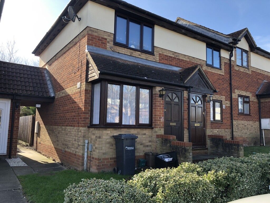 2 bed to rent in Hollybush Way, Cheshunt, Waltham Cross EN7