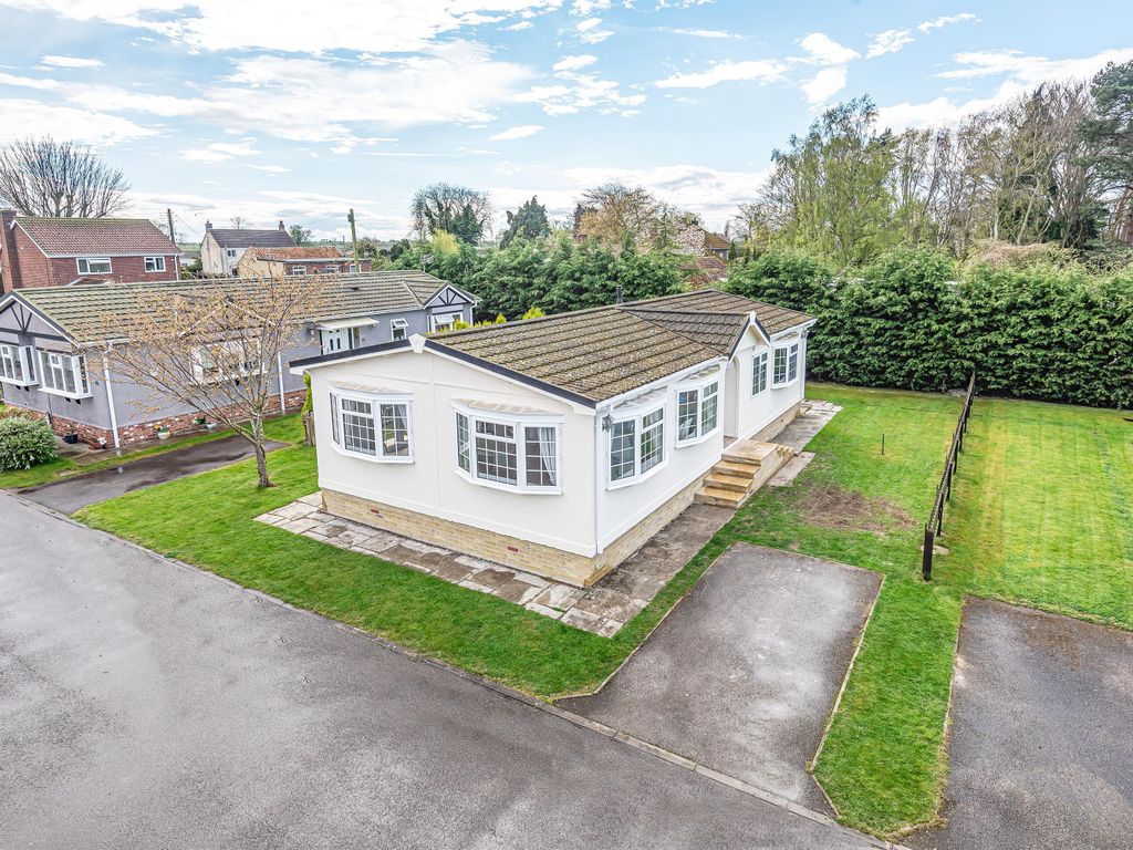 2 bed mobile/park home for sale in Chapel Farm Park, Hawthorn Hill