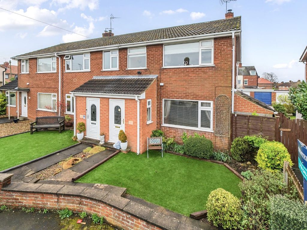 3 bed end terrace house for sale in York Road, Tadcaster LS24, £250,000