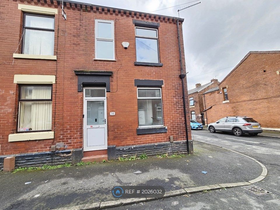 3 bed end terrace house to rent in Russell Street, AshtonUnderLyne OL6, £975 pcm Zoopla