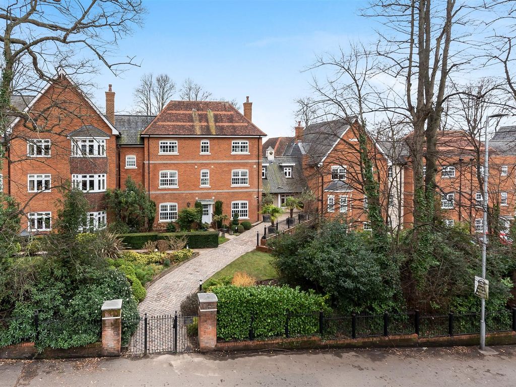 2 bed property for sale in Reading Road, Wokingham, Berkshire RG41 Zoopla