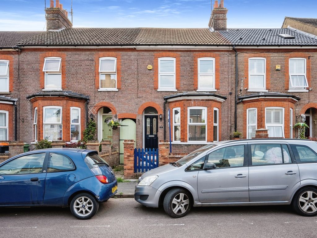 3 bed terraced house for sale in Princes Street, Dunstable LU6, £