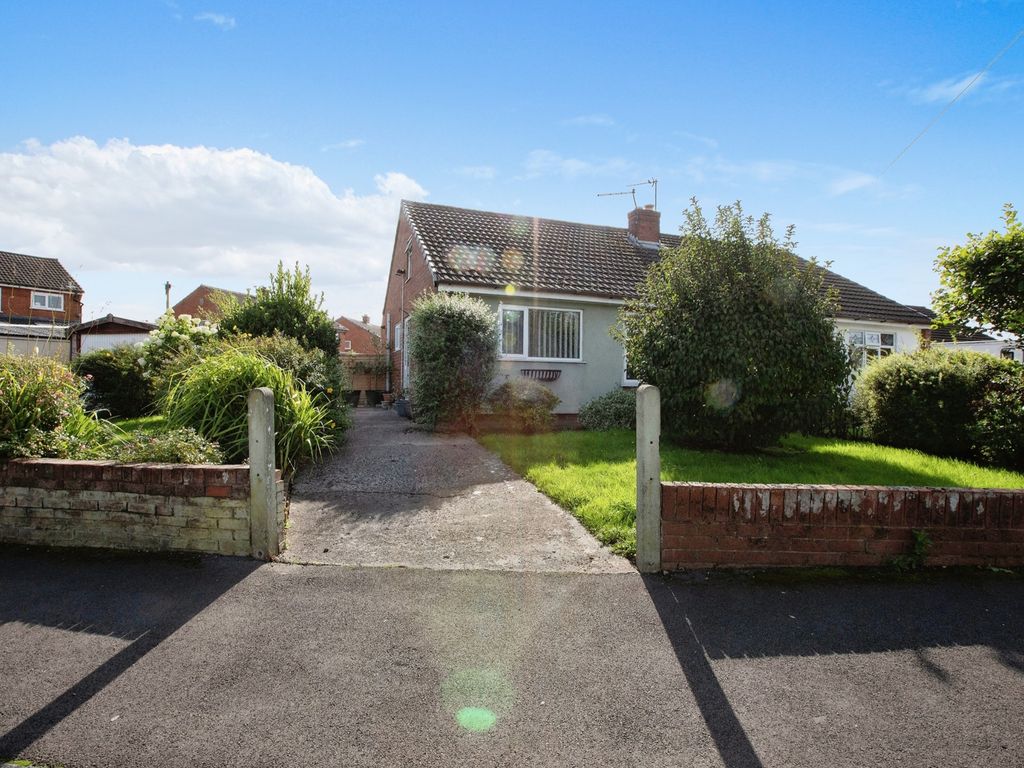 3 bed semidetached house for sale in Glendale Avenue, Lostock Hall
