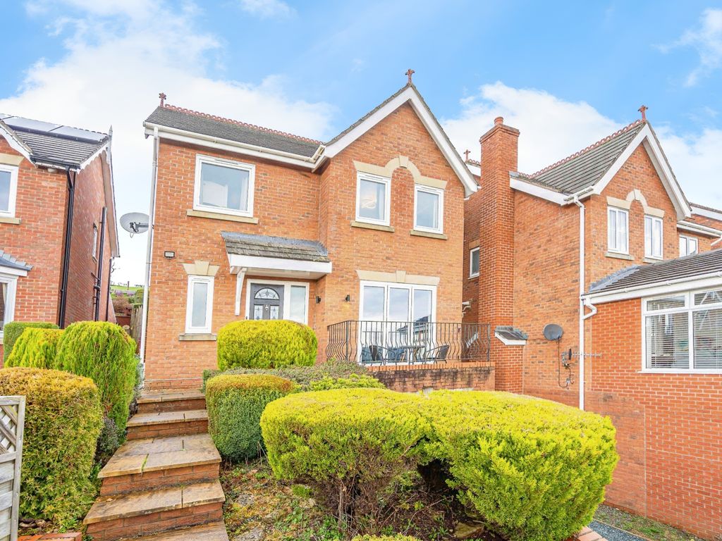 4 bed detached house for sale in Gungrog Hill, Welshpool SY21, £325,000