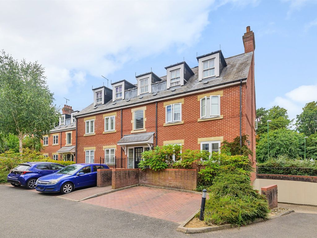 2 bed flat for sale in Charter Gate, Boltro Road, Haywards Heath, West