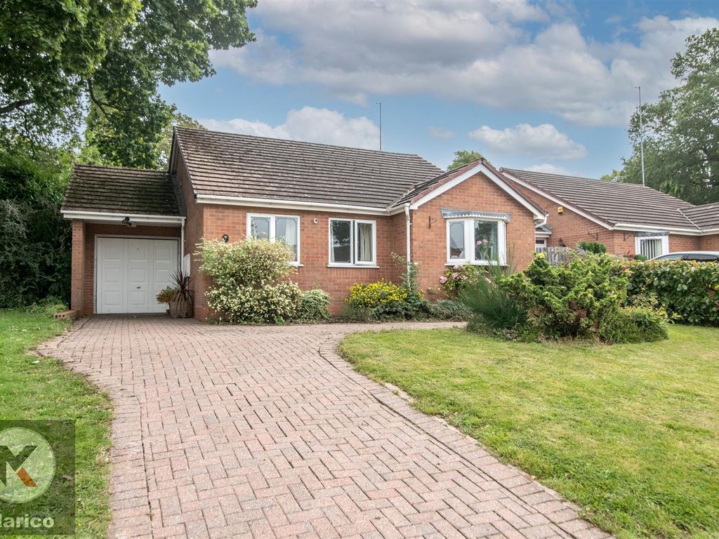 2 bed bungalow for sale in Harewood Close, Hall Green, Birmingham B28