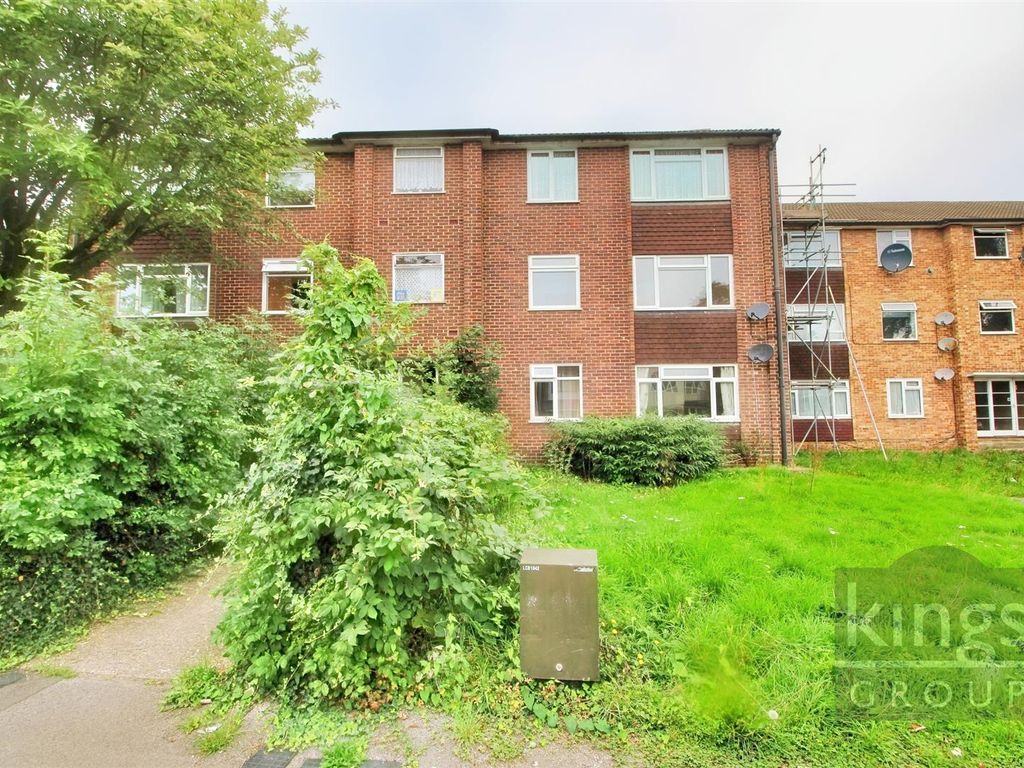 2 bed flat for sale in Oxford Close, Cheshunt, Herts EN8 Zoopla