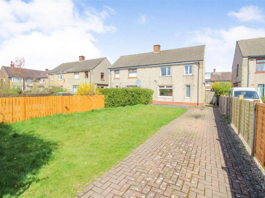 3 bed semidetached house to rent in Eskine Parade, Bradford BD6, £850