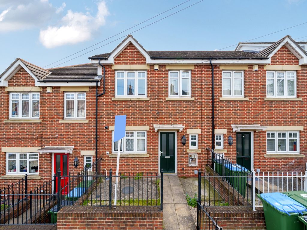 3 bed terraced house for sale in Tewson Road, London SE18 Zoopla