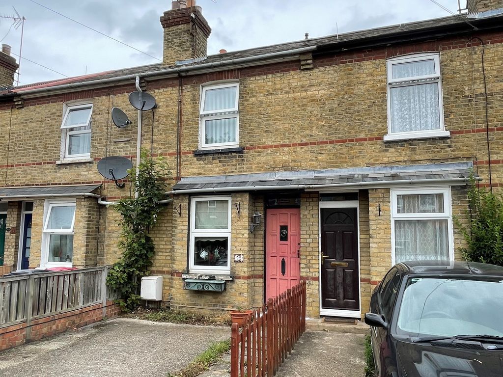 2 bed terraced house for sale in Montague Road, Slough SL1 - Zoopla