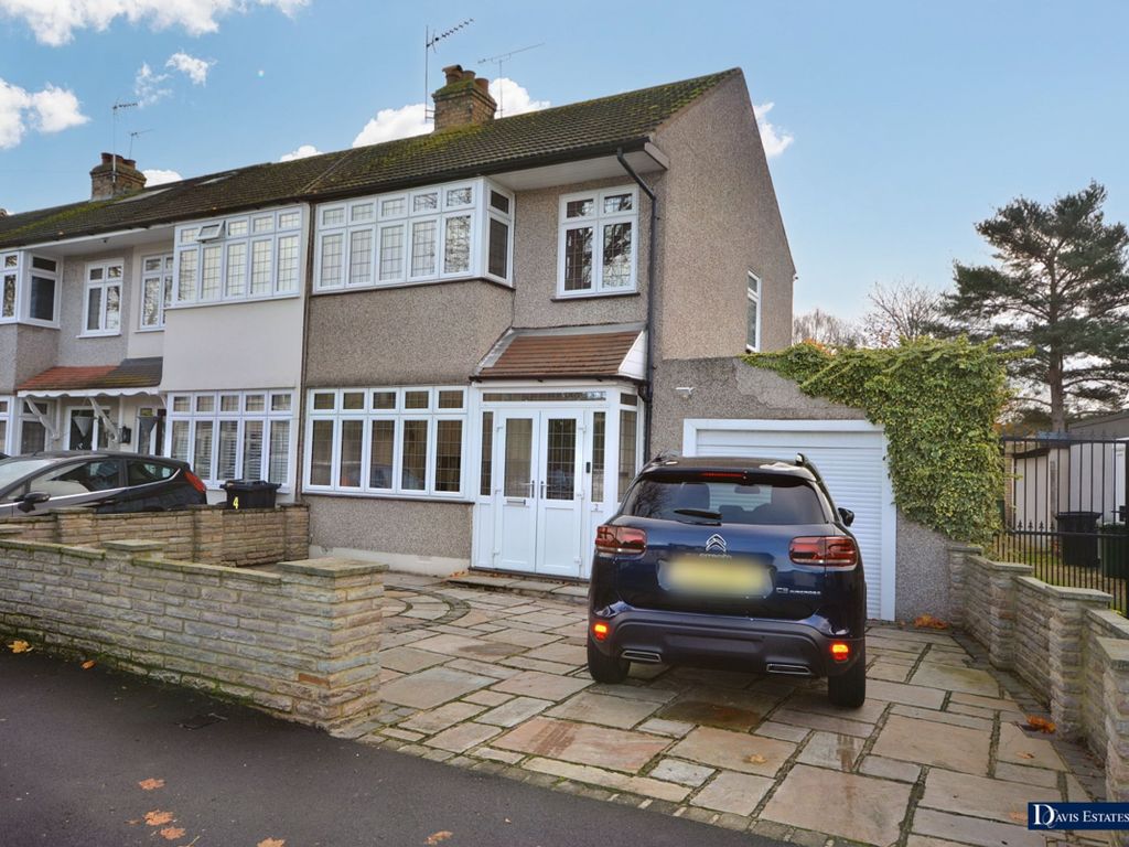 3 bed semidetached house for sale in Macdonald Avenue, Ardleigh Green