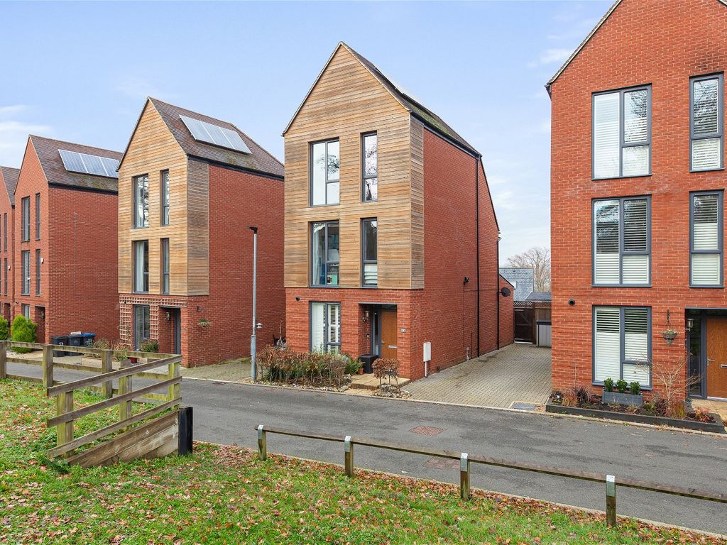 3 bed detached house for sale in Keats Way, Coulsdon CR5, £640,000 Zoopla