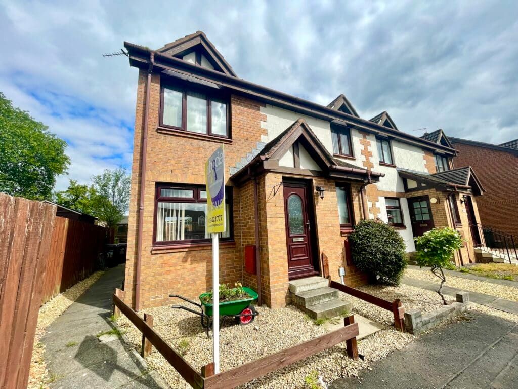 2 bed flat for sale in Oakdene Crescent, Newarthill, Motherwell ML1, £