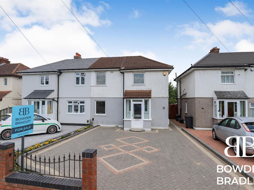 3 bed semidetached house for sale in Duke Road, Ilford IG6 Zoopla
