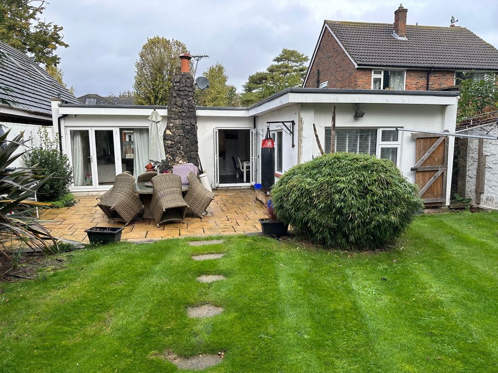 3 bed bungalow for sale in Gaston Way, Shepperton TW17, £600,000 Zoopla