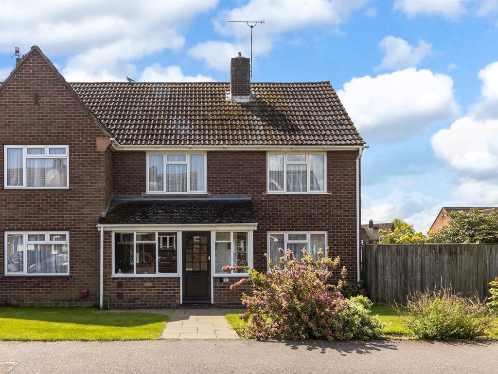 3 bed semidetached house for sale in Woodview Crescent, Hildenborough