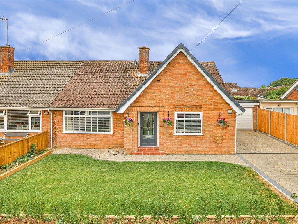 3 bed semidetached bungalow for sale in Quorn Close, Barton Seagrave