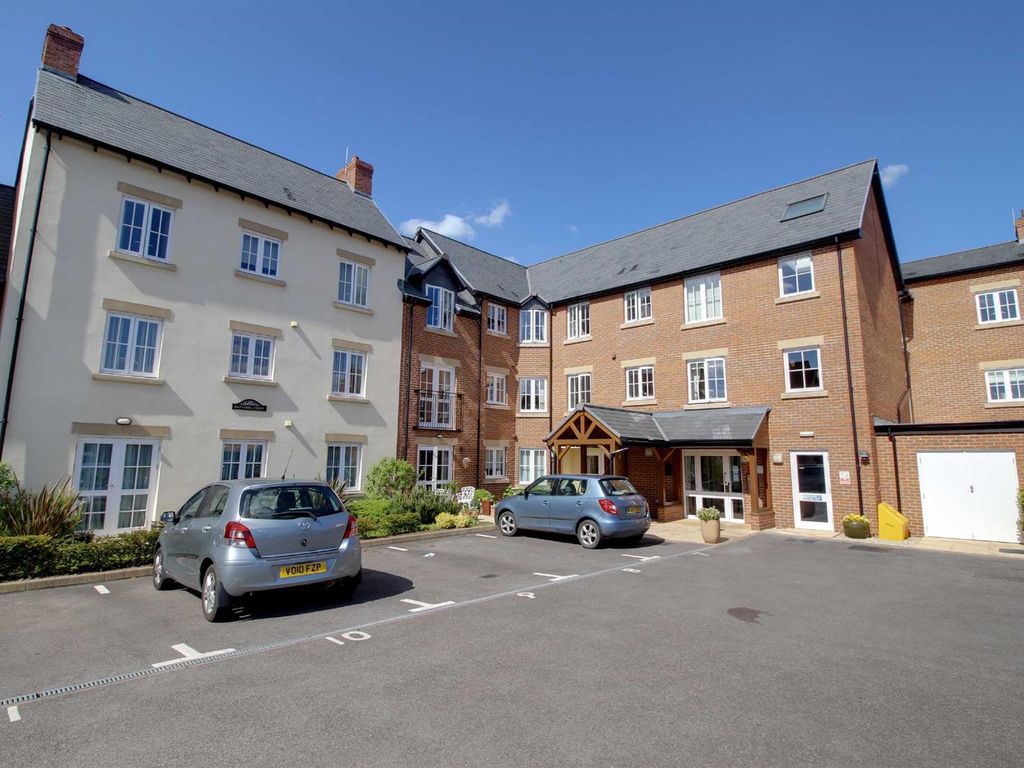 2 bed flat for sale in Daffodil Court, Newent GL18, £147,500 Zoopla