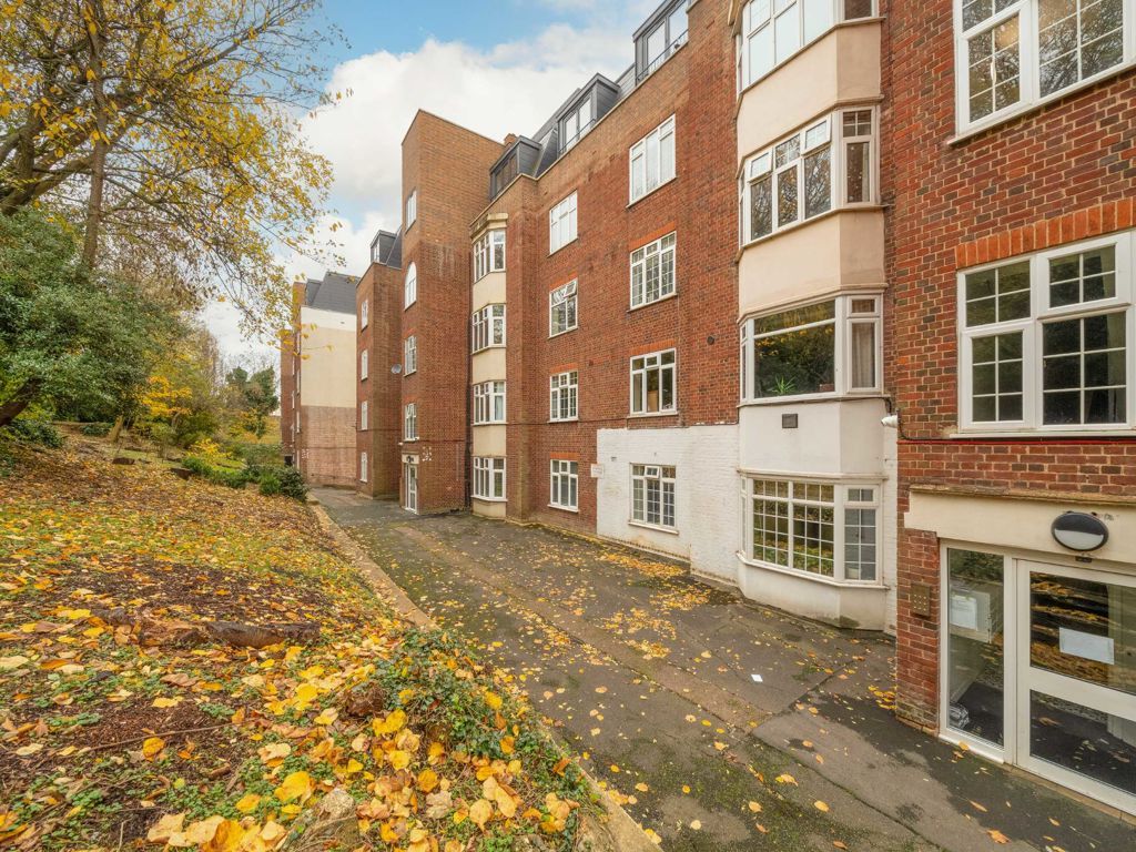 3 bed flat for sale in Finchley Road, London NW3, £450,000 Zoopla