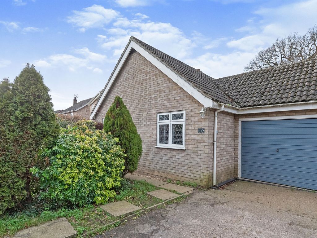 3 bed bungalow for sale in Pilgrims Way, Starston, Harleston IP20 Zoopla