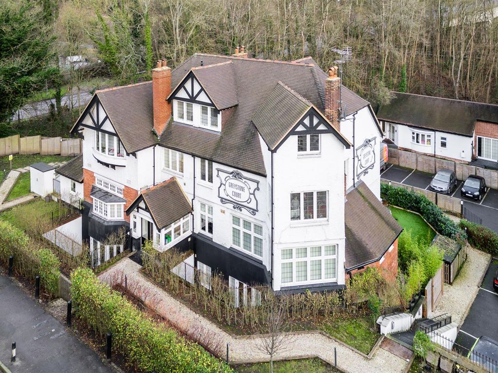 2 bed flat for sale in London Road North, Merstham, Redhill RH1, £