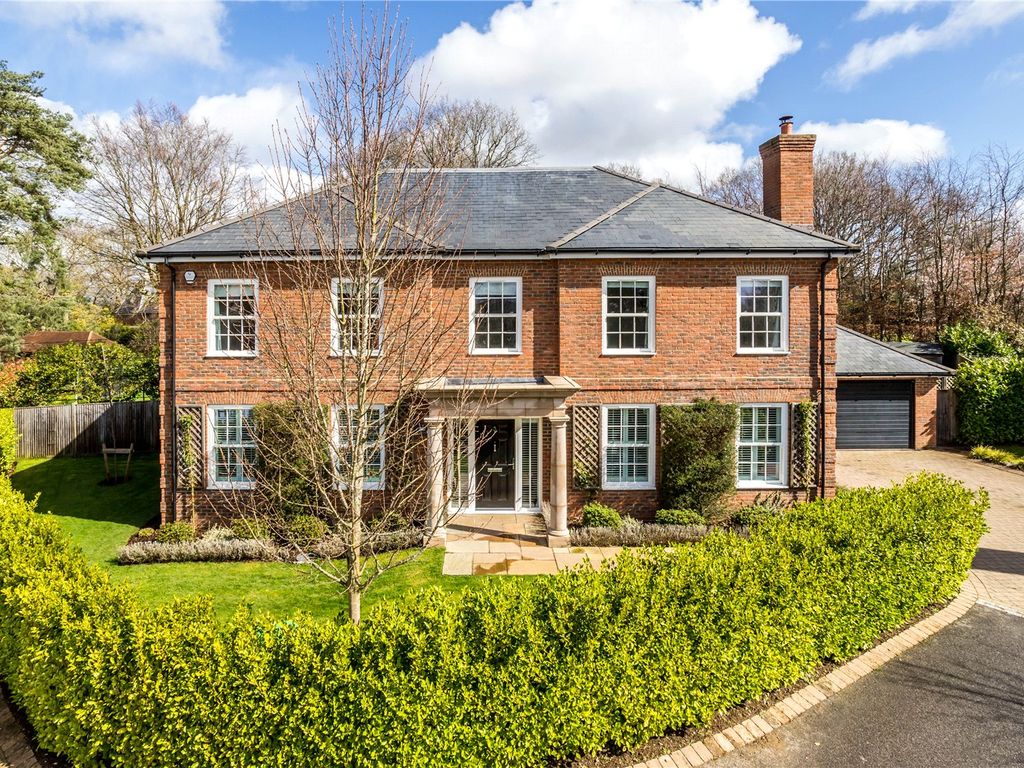 5 bed detached house for sale in Paddock Gardens, Crouch, Borough Green
