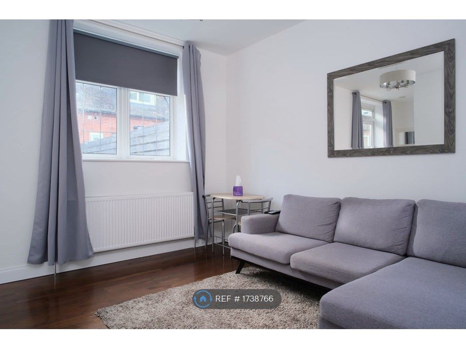 3 bed flat to rent in Queens Road, Weybridge KT13 Zoopla