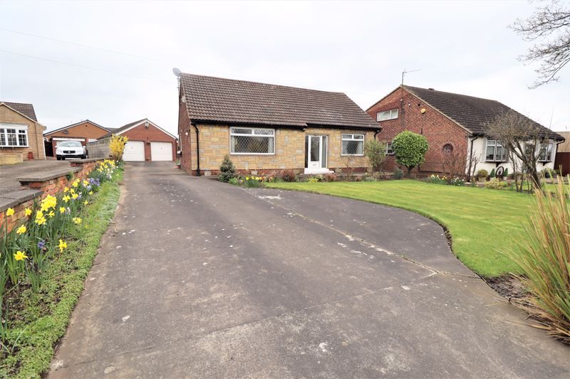 4 bed detached bungalow for sale in Road West, Fairfield