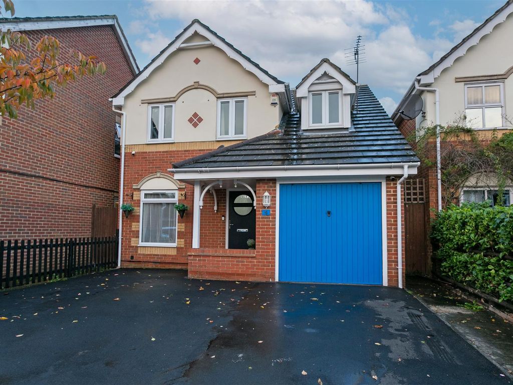 3 bed detached house for sale in Gervaise Close, Cippenham, Slough SL1