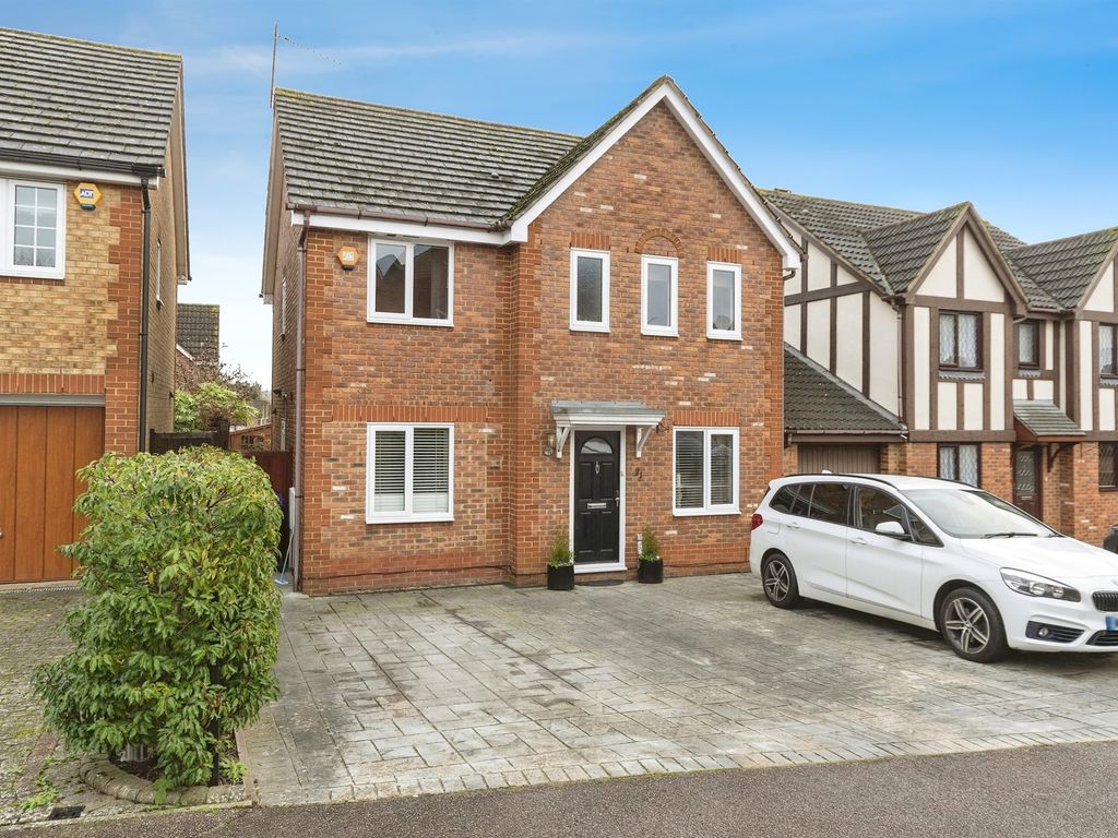 5 bed detached house for sale in Thirlmere, Stevenage SG1, £600,000
