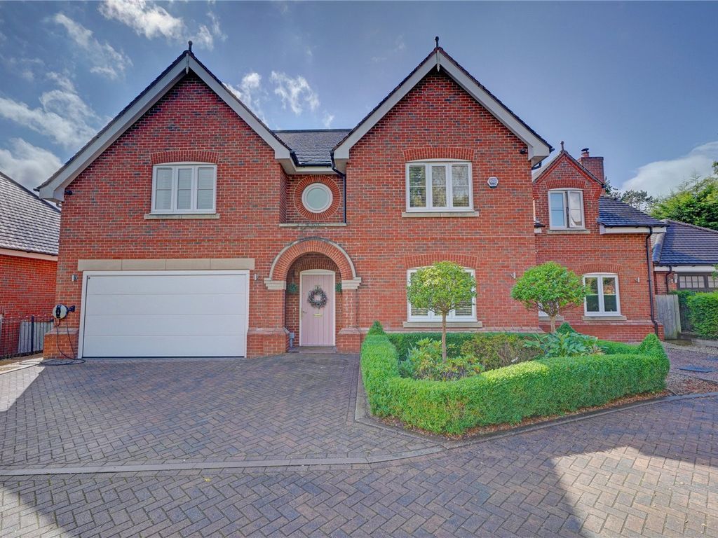 6 bed detached house for sale in Ferndale Gate, Blackwell, Bromsgrove